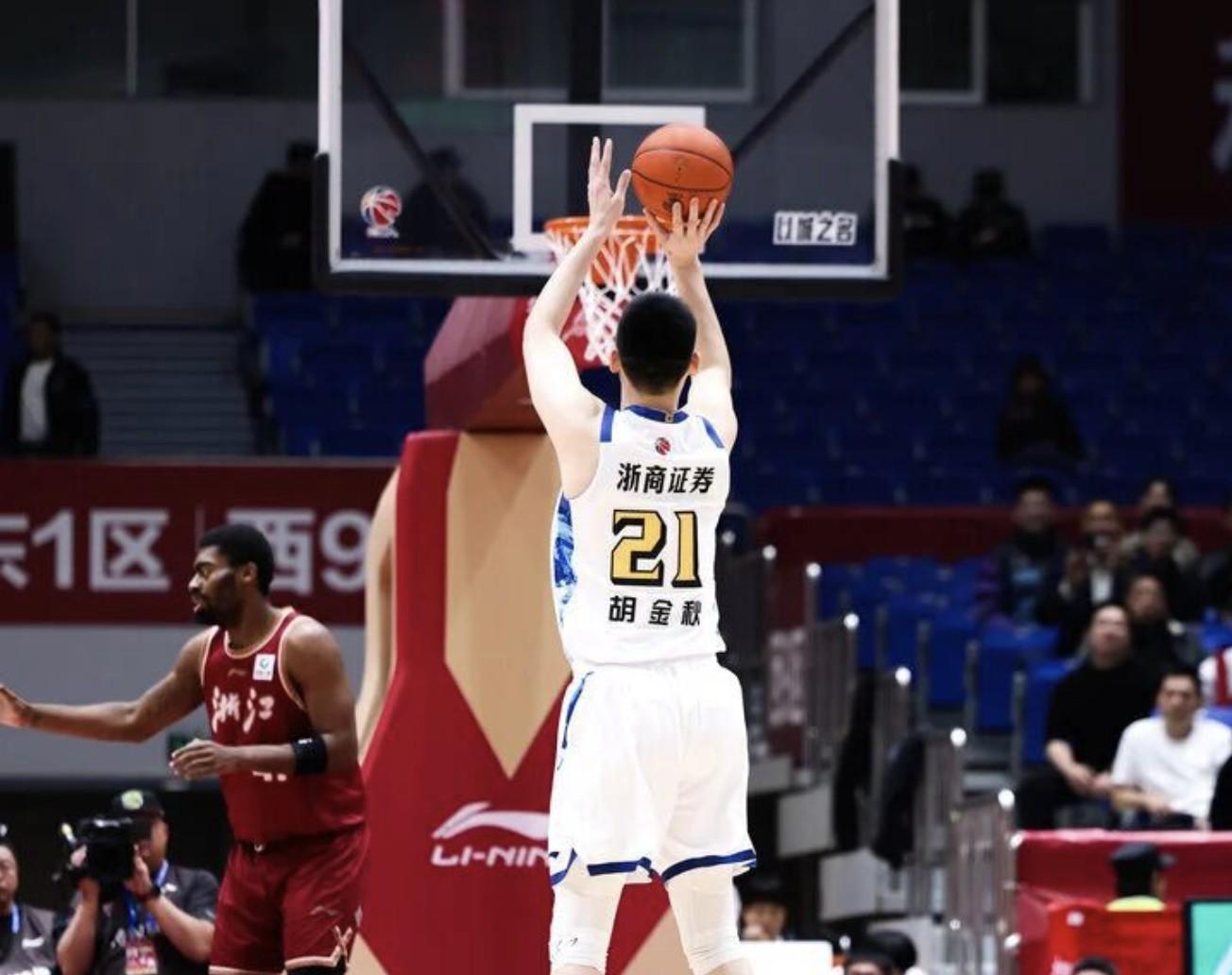 爱游戏-胡金秋超越陶汉林，升至CBA历史篮板榜第8位