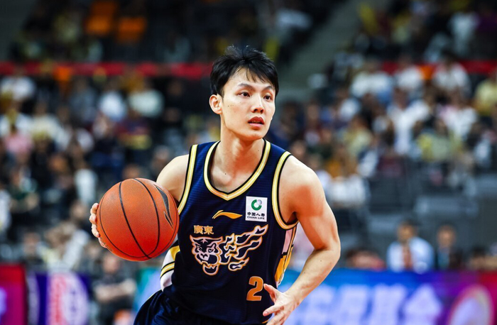 男篮输球揪出两大罪人！两位国手合计14投仅3中，杜锋看不到争冠|广东男篮|胡明轩|徐杰|客场|萨姆纳_新浪体育_新浪新闻